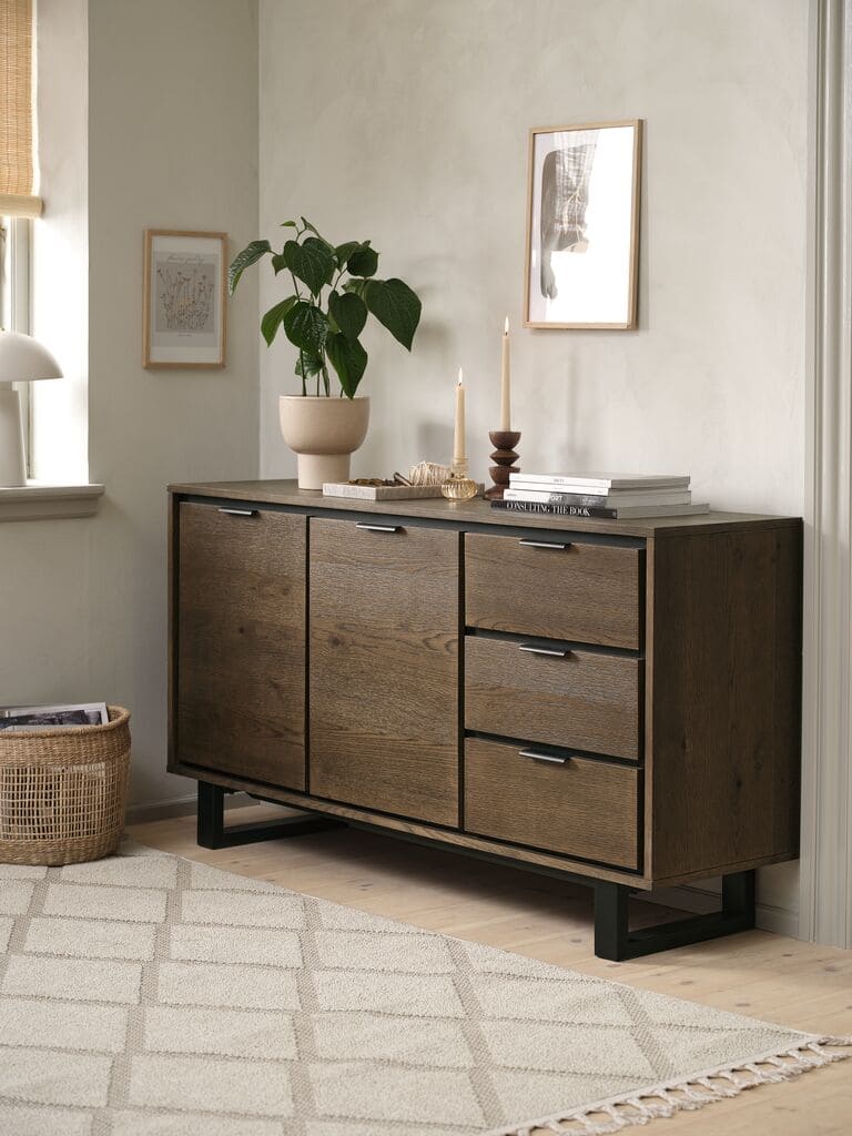 Aparador HORNBORG 2 puertas 3 cajones roble de JYSK