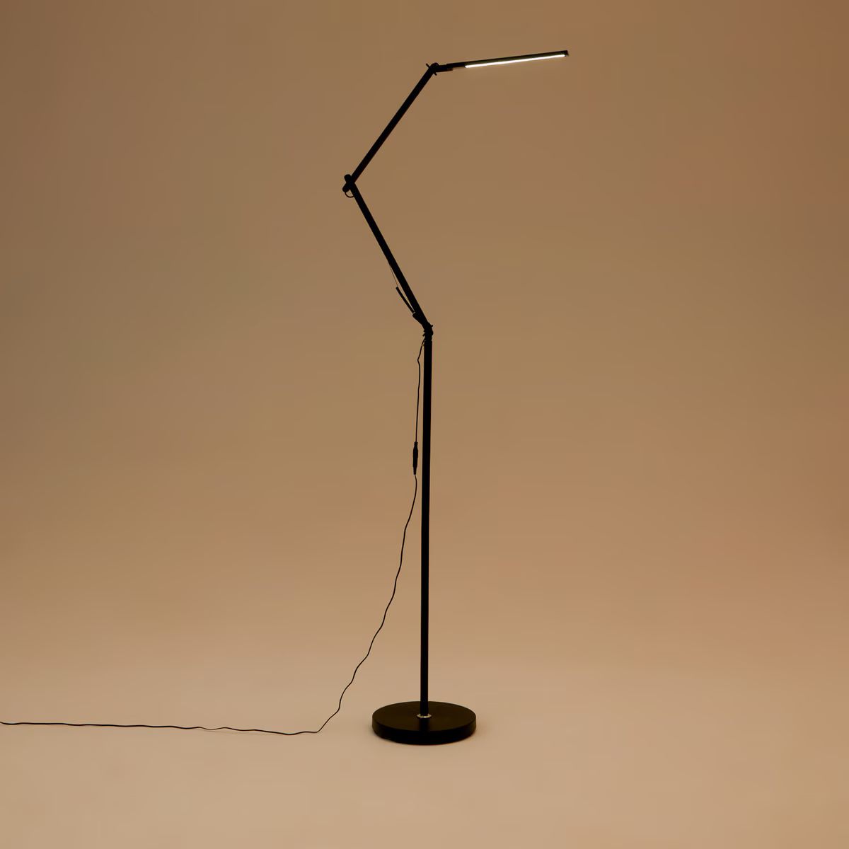 Lámpara de pie con LED integrado Teo Room