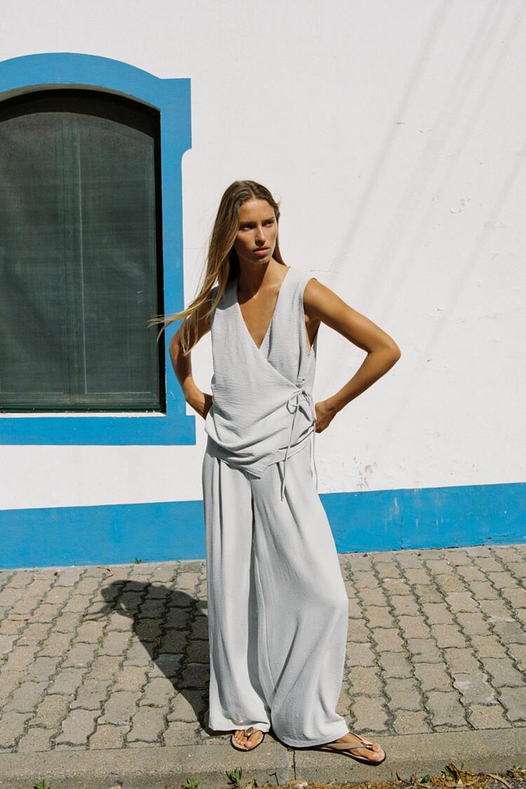 PANTALÓN FLUIDO PINZAS DE ZARA