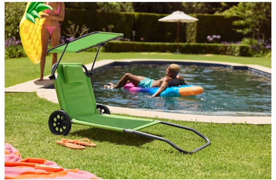 Tumbona de playa y carrito de transporte en LIDL