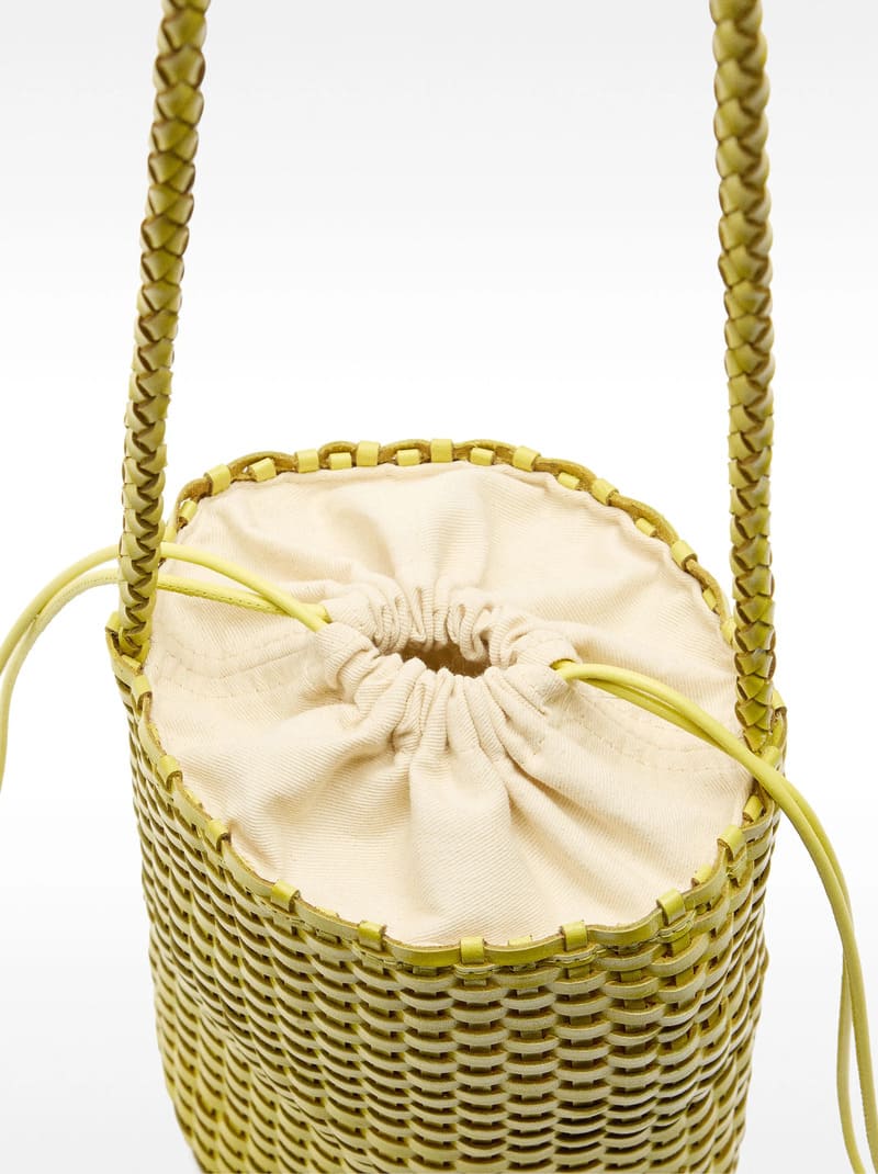 Bolso bombonera de piel trenzada de Parfois