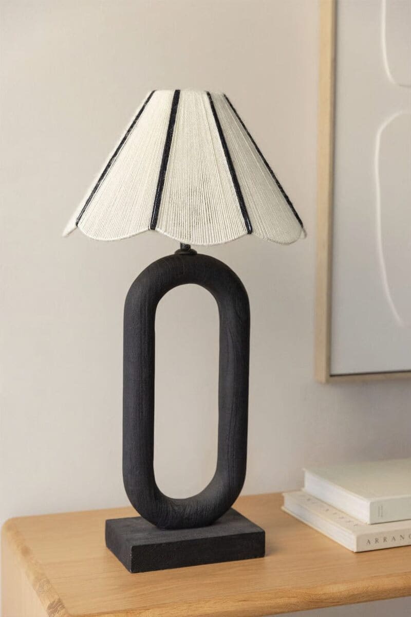 Lámpara de mesa en madera de mango y lana Loucia de Sklum