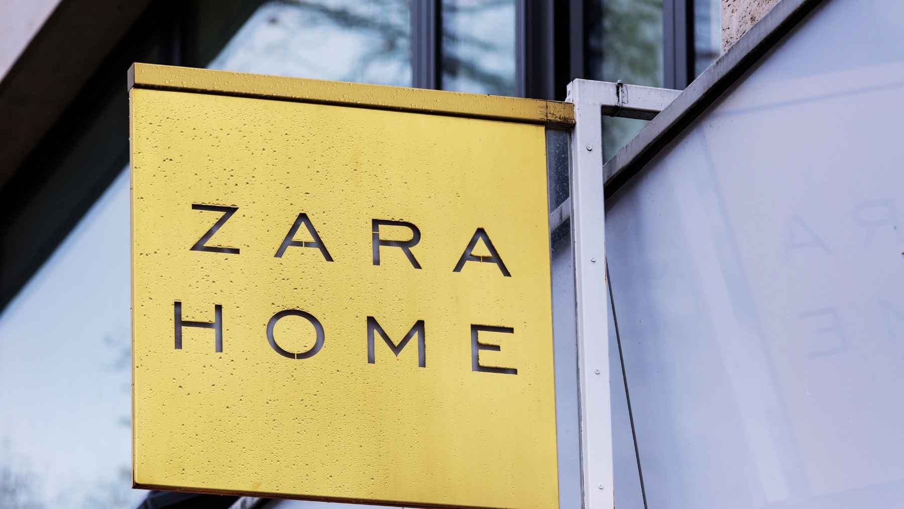 Zara Home estantería madera olmo